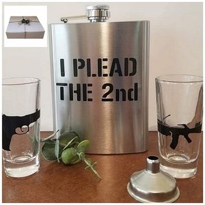 NWOT 2nd amendment gift set